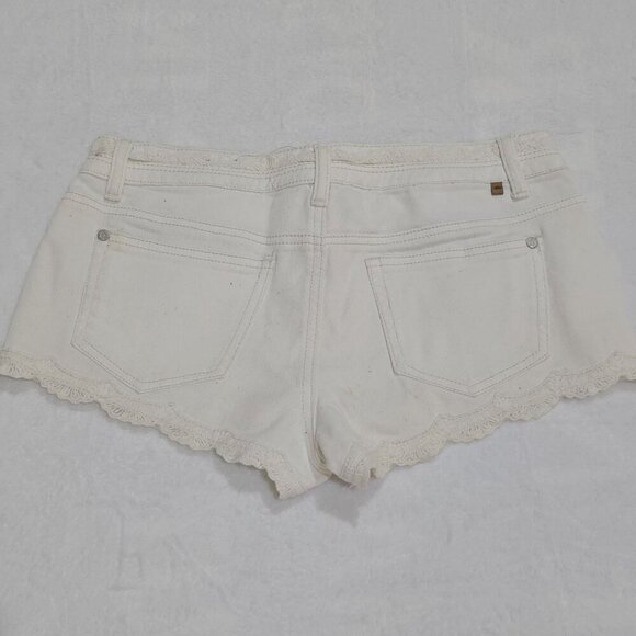 Almost Famous ✦ Lace-Trim Denim Shorts ✦ White Cotton/Spandex Cutoffs Sz 7 EUC - Picture 4 of 10